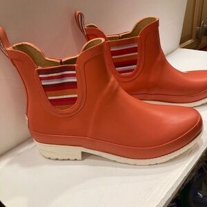 L.L. Bean Women's Coral or Salmon rubber Rain Boots 300364 BRAND NEW NO TAGS!!